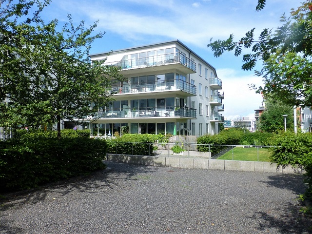 Gårdshus sommar 02